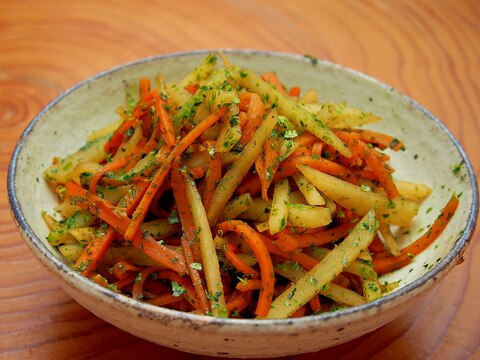 簡単総菜！にんじんとじゃがいもの青のり風味